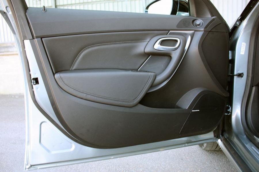  Saab 9-5 Sedan 2010 года  (фото 10 из 199)